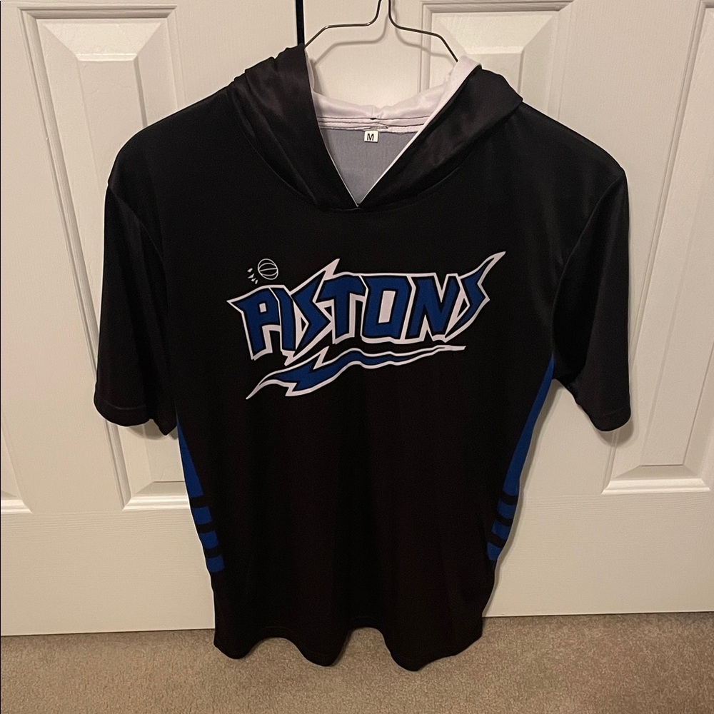Young Men's Black/Blue Pistons Basketball Warm-up Shirt Medium (Like New)